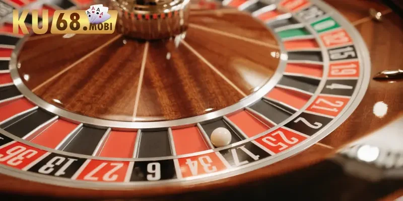 Cách chơi Roulette hiệu quả chia sẻ từ cao thủ James Bond 1 Roulette là trò chơi như thế nào?